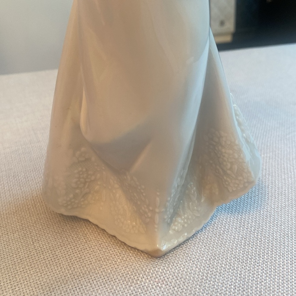 Nao by Lladro • Retired “So Shy” Porcelain Figurine *Without Box* - Picture 8 of 17